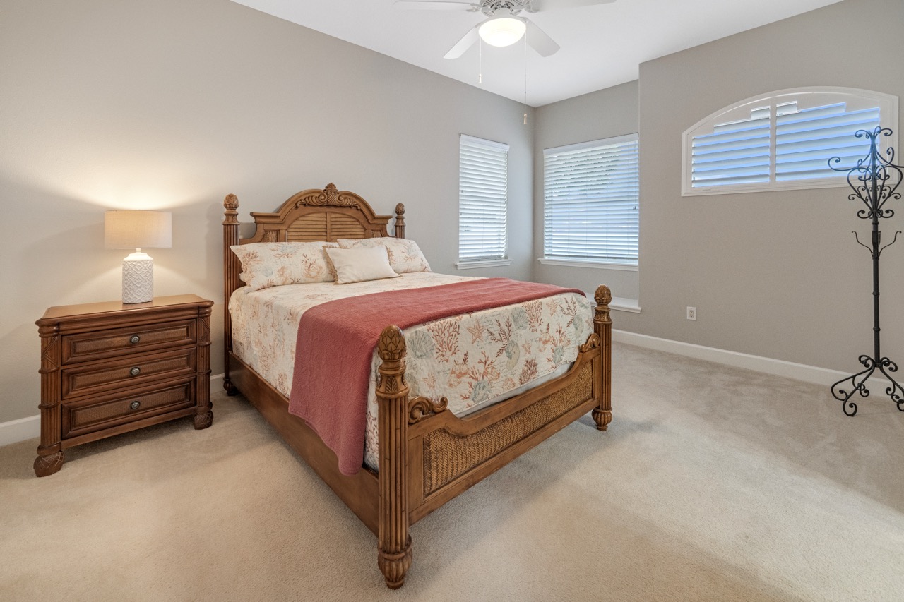Additional guest bedroom