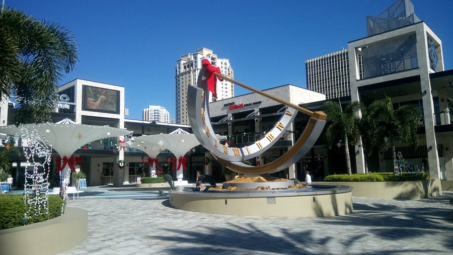 Beach Drive & Sundial